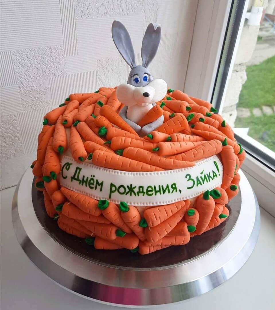 Торт "Зайка и морковки" 